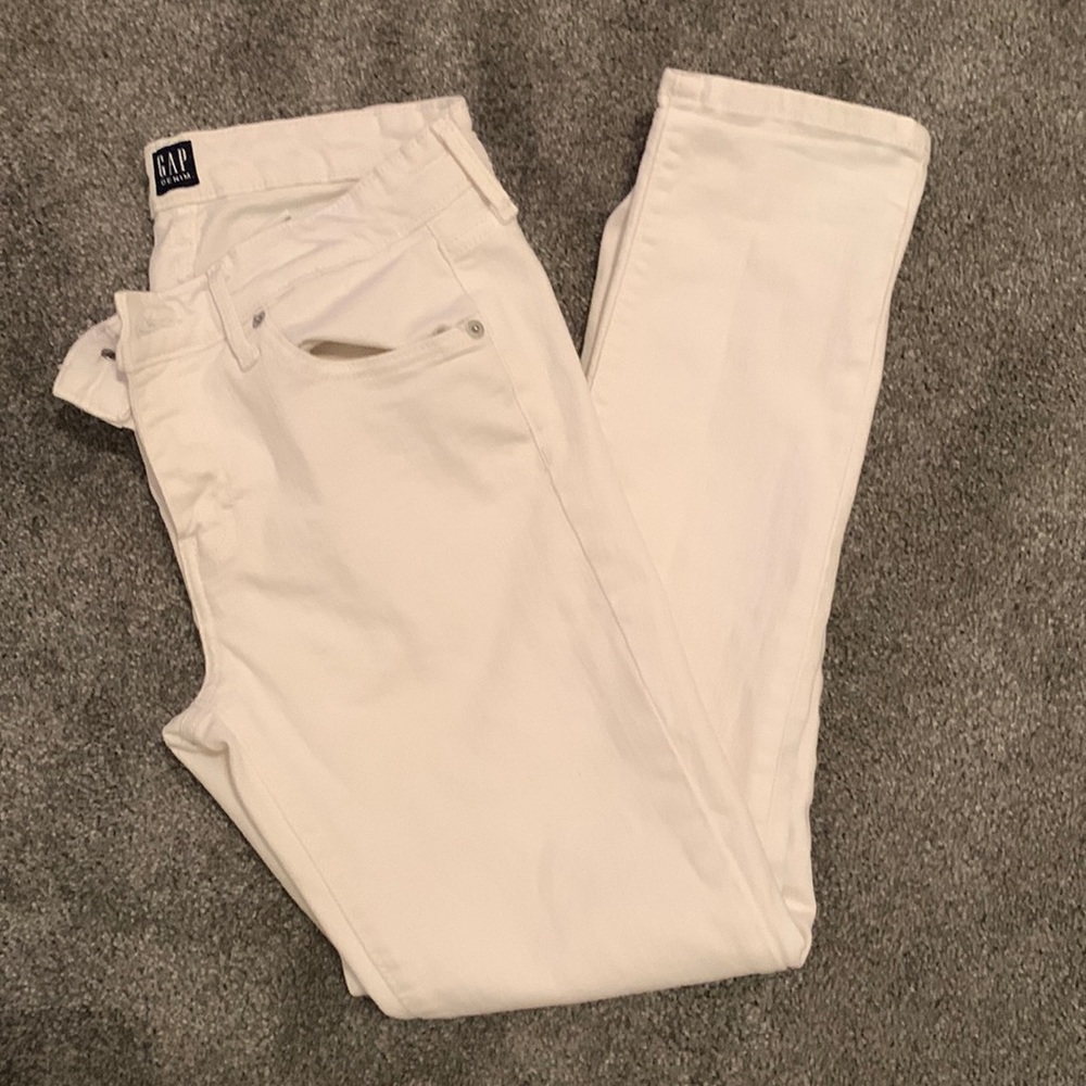 White Gap girlfriend jeans size 27 like new